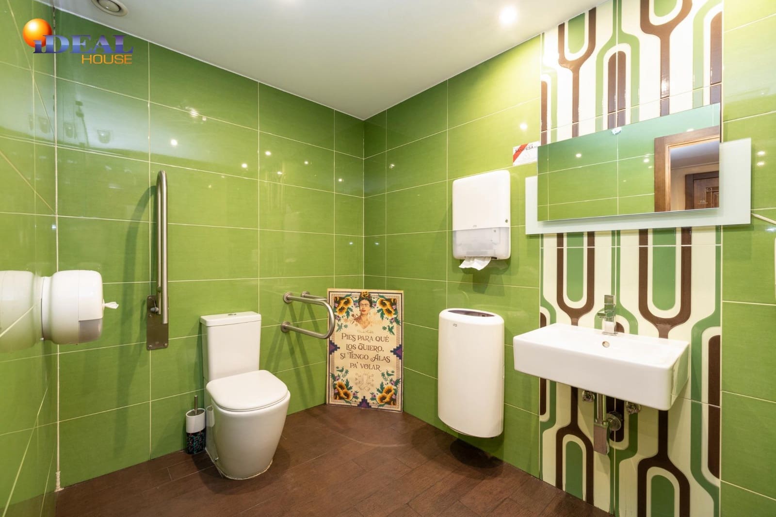 Kommersiell till salu i Granada stad - 350 000 € (Ref: 9434468)