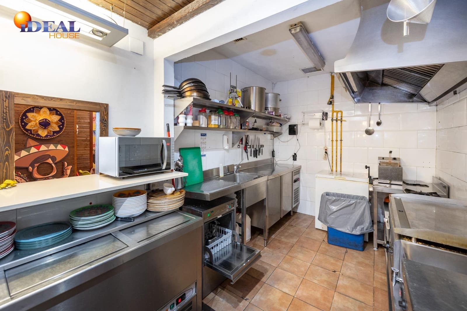 Kommersiell till salu i Granada stad - 350 000 € (Ref: 9434468)