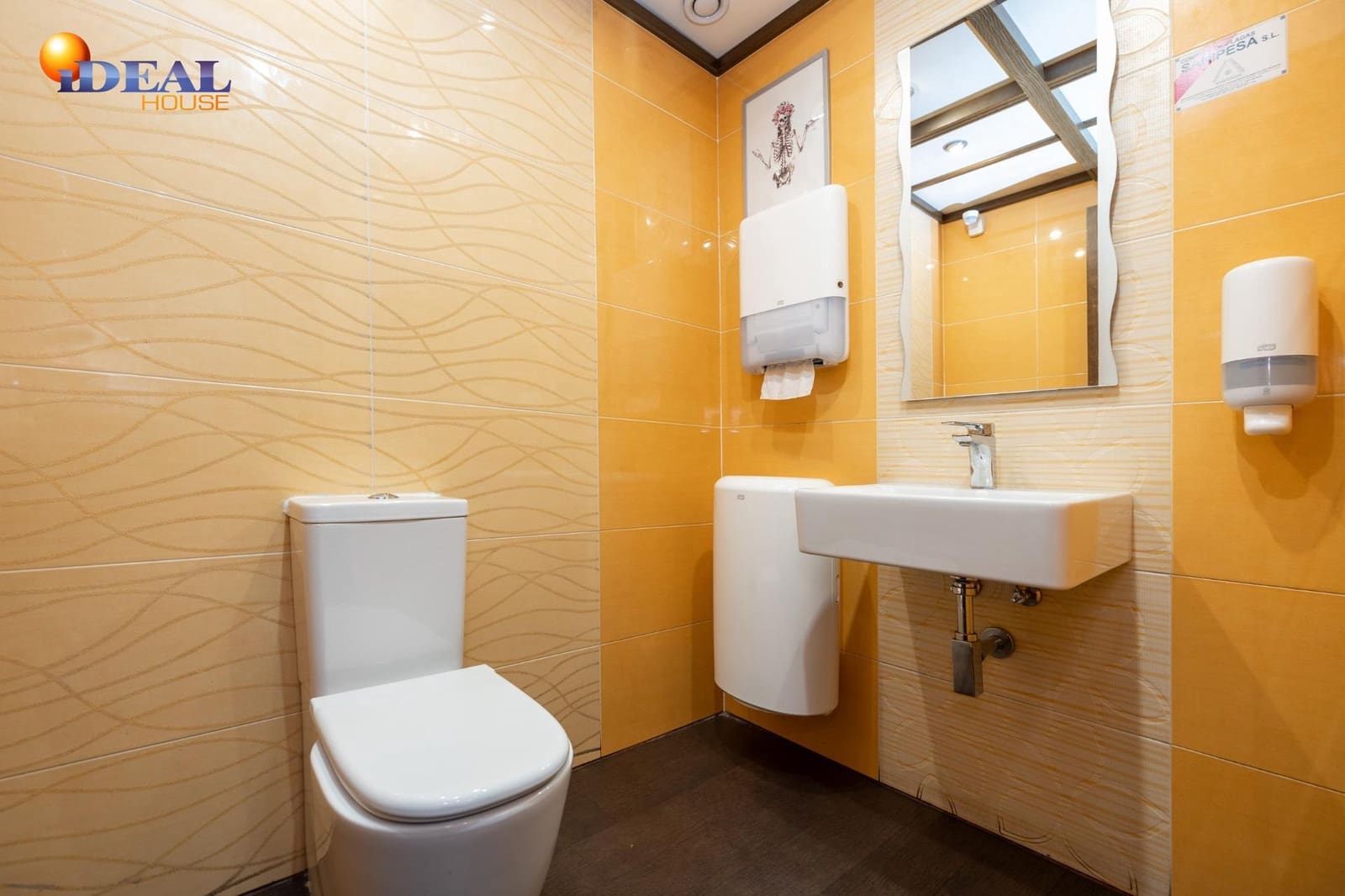 Kommersiell till salu i Granada stad - 350 000 € (Ref: 9434468)