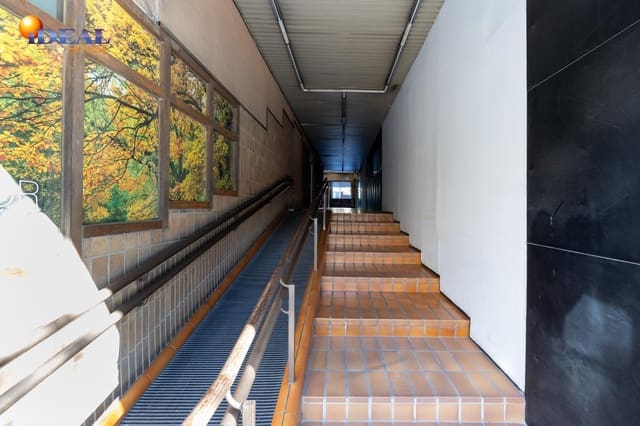 Kommersiell till salu i Pajaritos - Plaza de Toros, Granada stad - 27 000 € (Ref: 9434469)