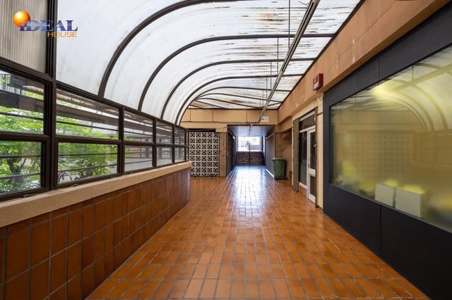 Kommersiell till salu i Pajaritos - Plaza de Toros, Granada stad - 27 000 € (Ref: 9434469)