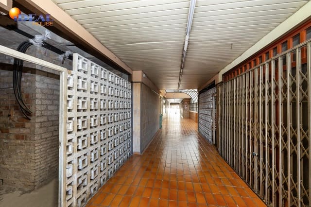 Kommersiell till salu i Pajaritos - Plaza de Toros, Granada stad - 27 000 € (Ref: 9434469)