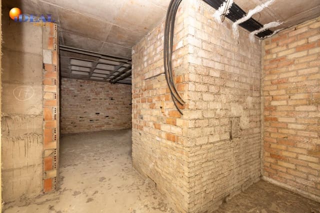 Kommersiell till salu i Pajaritos - Plaza de Toros, Granada stad - 27 000 € (Ref: 9434469)