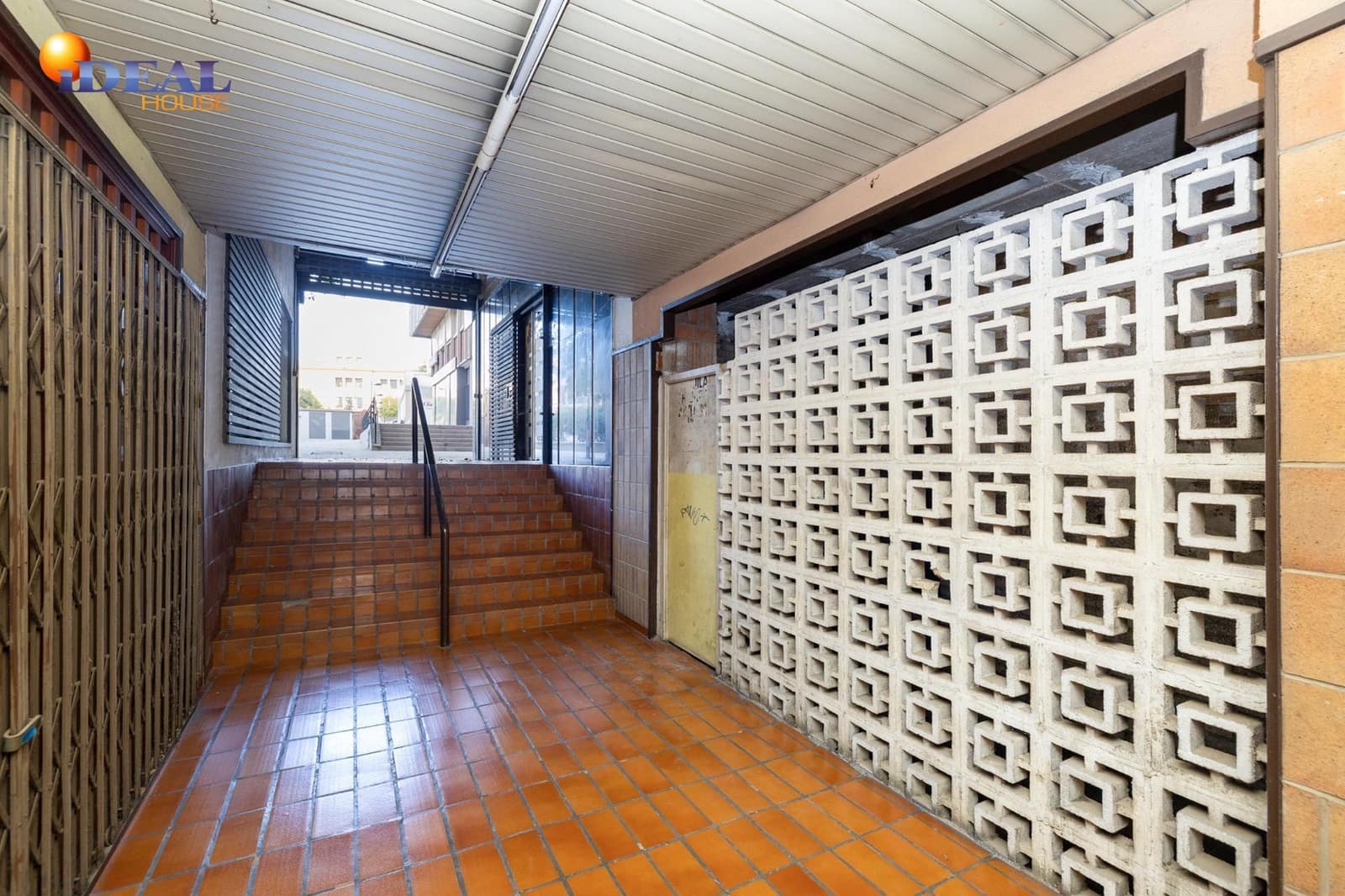 Kommersiell till salu i Granada stad - 27 000 € (Ref: 9434469)