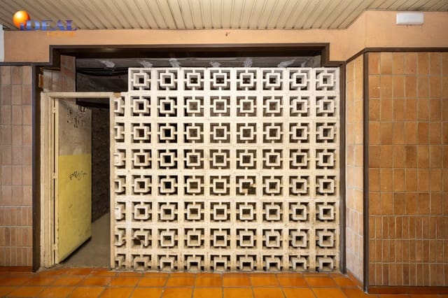 Kommersiell till salu i Pajaritos - Plaza de Toros, Granada stad - 27 000 € (Ref: 9434469)