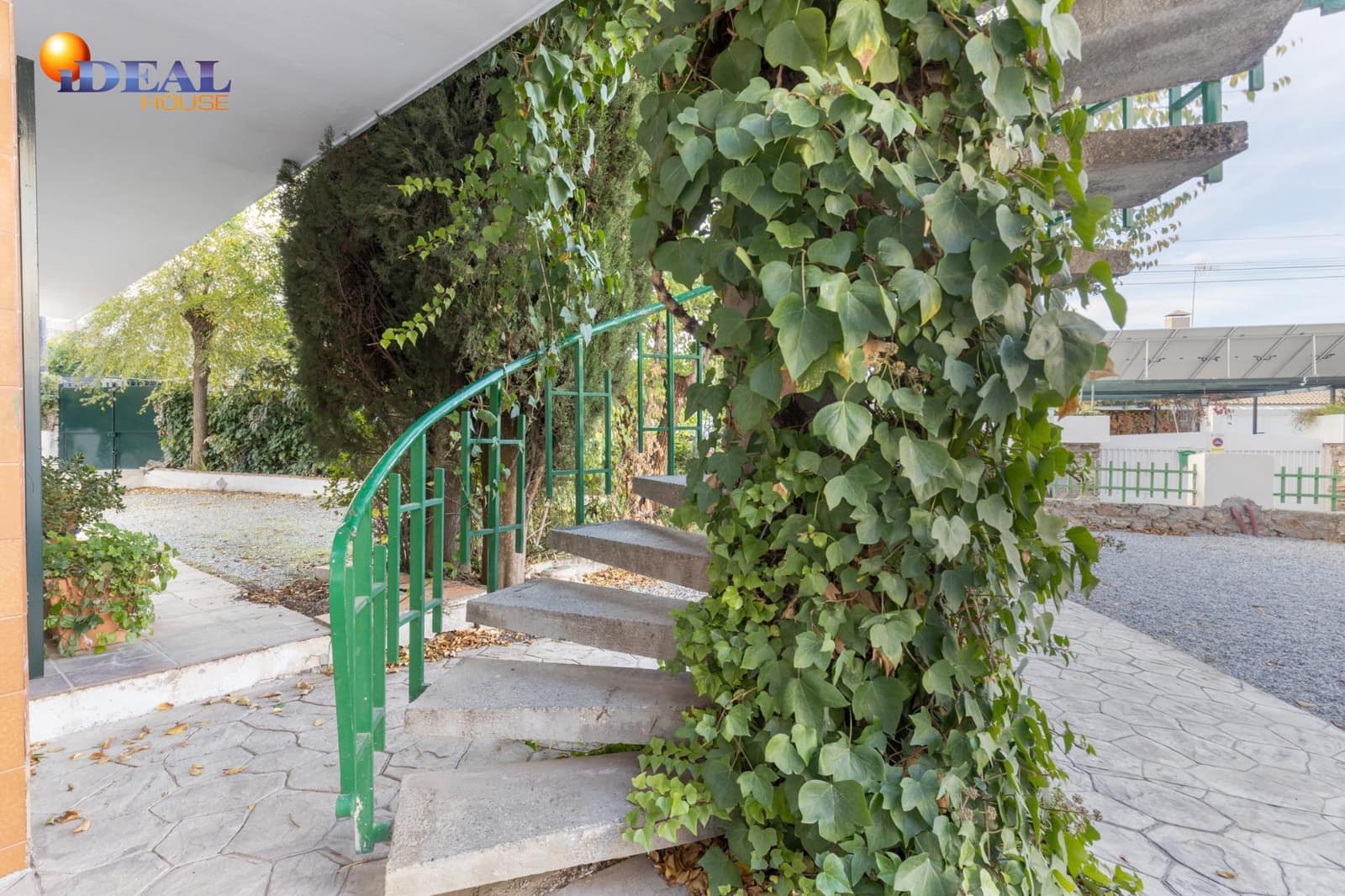 Piso de 2 habitaciones en Monachil en venta con garaje - 169.900 € (Ref: 9434470)