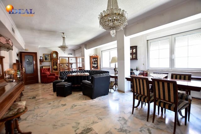 3 slaapkamer Flat te koop in Camino de Ronda - Rosaleda, Granada stad - € 240.000 (Ref: 9434474)