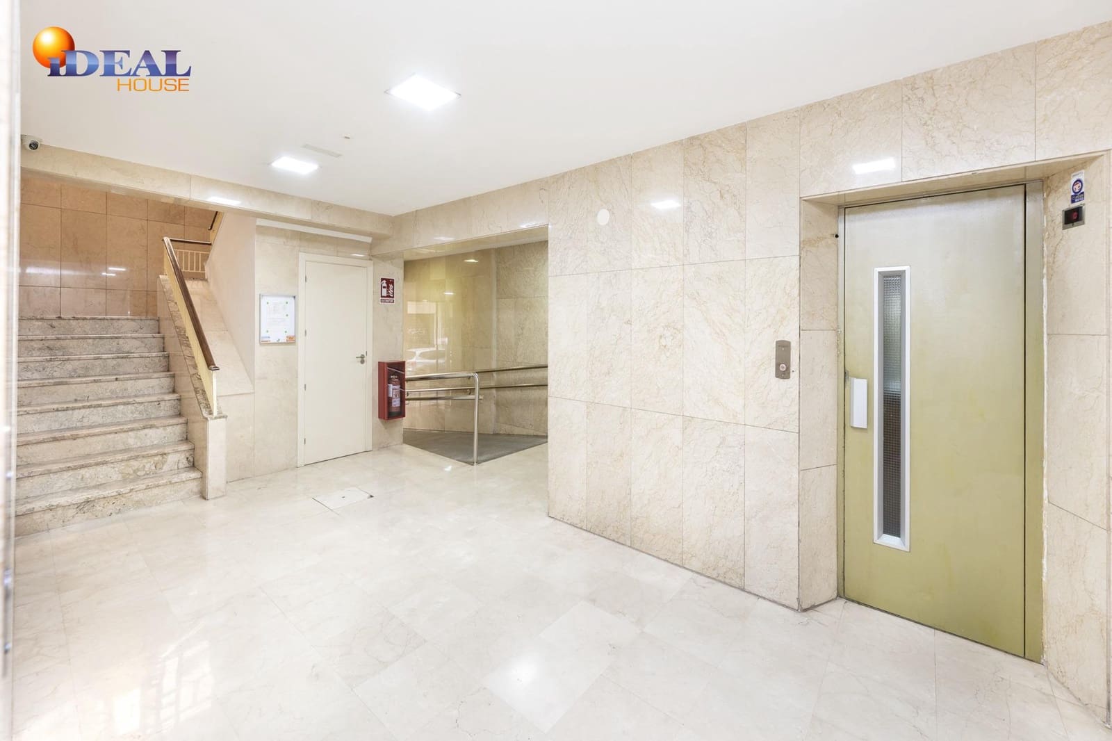 3 bedroom Flat for sale in Granada city - € 240,000 (Ref: 9434474)