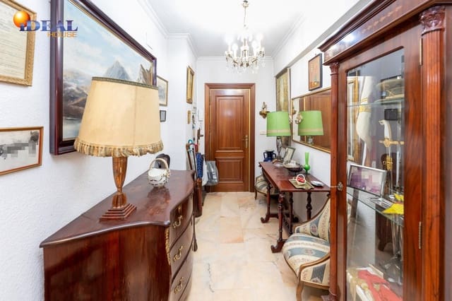 3 slaapkamer Flat te koop in Camino de Ronda - Rosaleda, Granada stad - € 240.000 (Ref: 9434474)