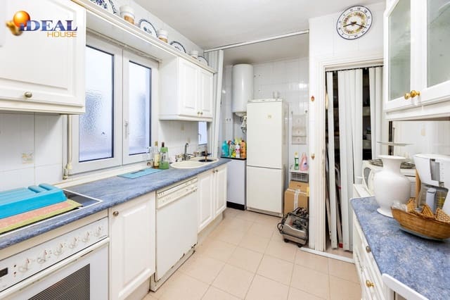 3 slaapkamer Flat te koop in Camino de Ronda - Rosaleda, Granada stad - € 240.000 (Ref: 9434474)