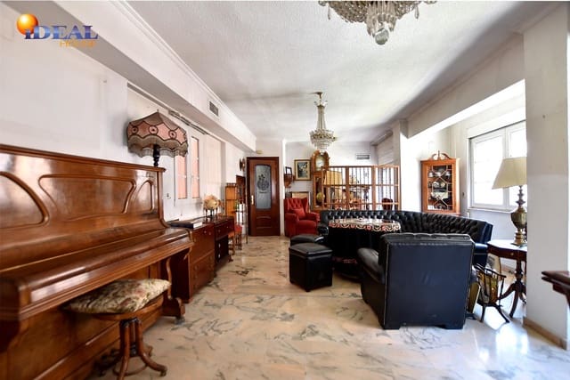 3 slaapkamer Flat te koop in Camino de Ronda - Rosaleda, Granada stad - € 240.000 (Ref: 9434474)