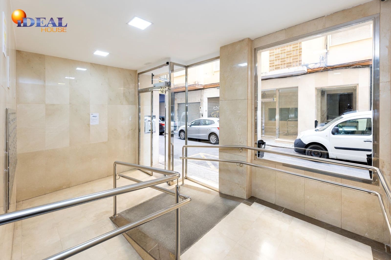 3 bedroom Flat for sale in Granada city - € 195,000 (Ref: 9434475)