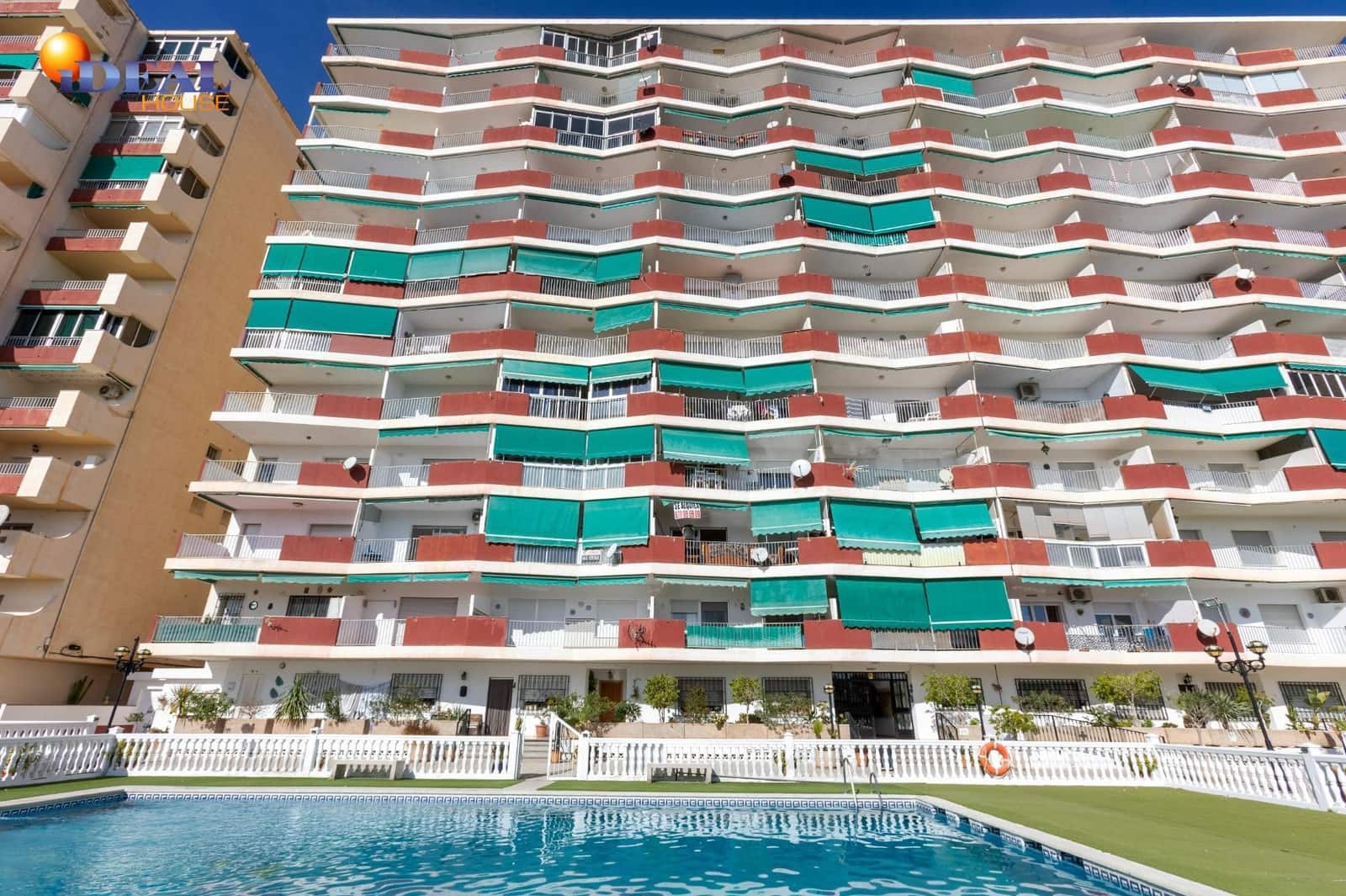 3 bedroom Flat for sale in Almunecar with pool - € 340,000 (Ref: 9434476)
