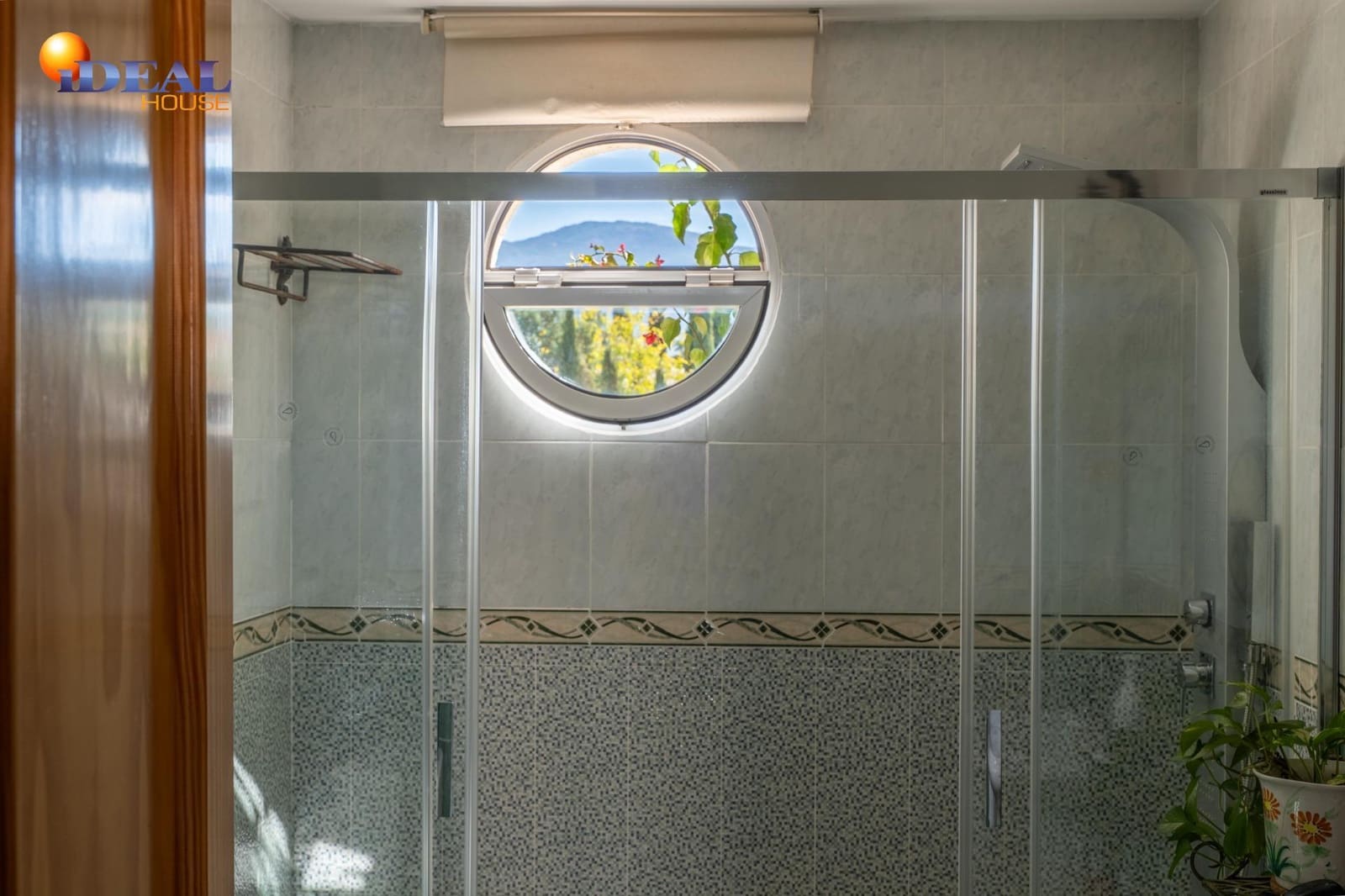 4 bedroom Semi-detached Villa for sale in Huetor Vega with pool garage - € 390,000 (Ref: 9434484)