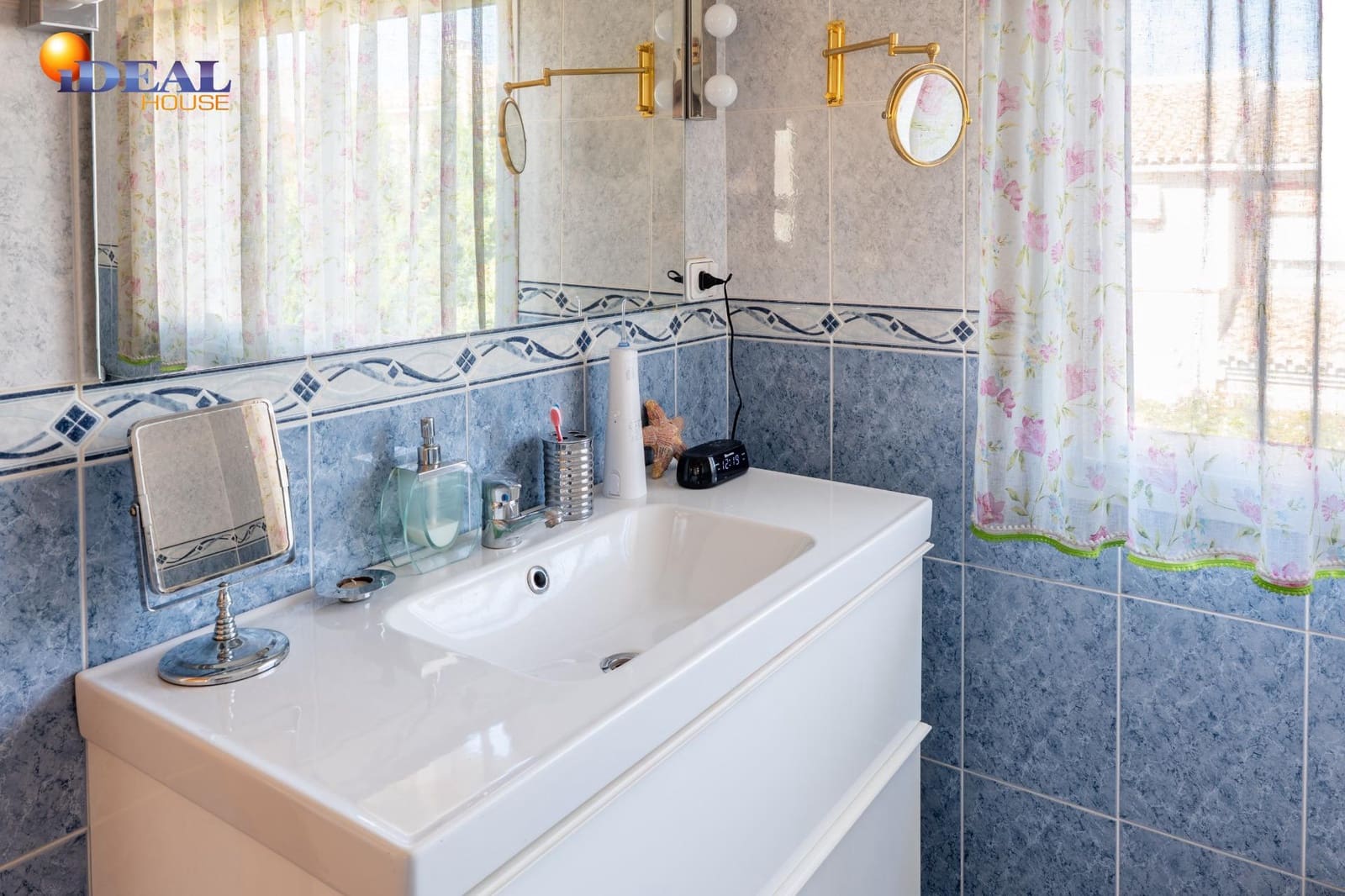 4 bedroom Semi-detached Villa for sale in Huetor Vega with pool garage - € 390,000 (Ref: 9434484)