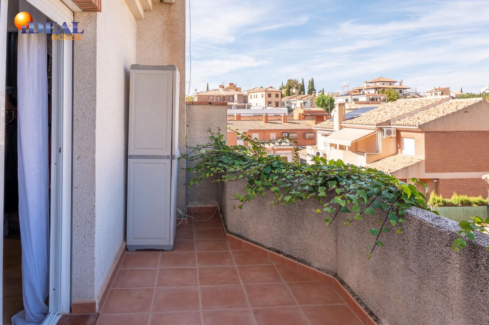 4 bedroom Semi-detached Villa for sale in Huetor Vega with pool garage - € 390,000 (Ref: 9434484)