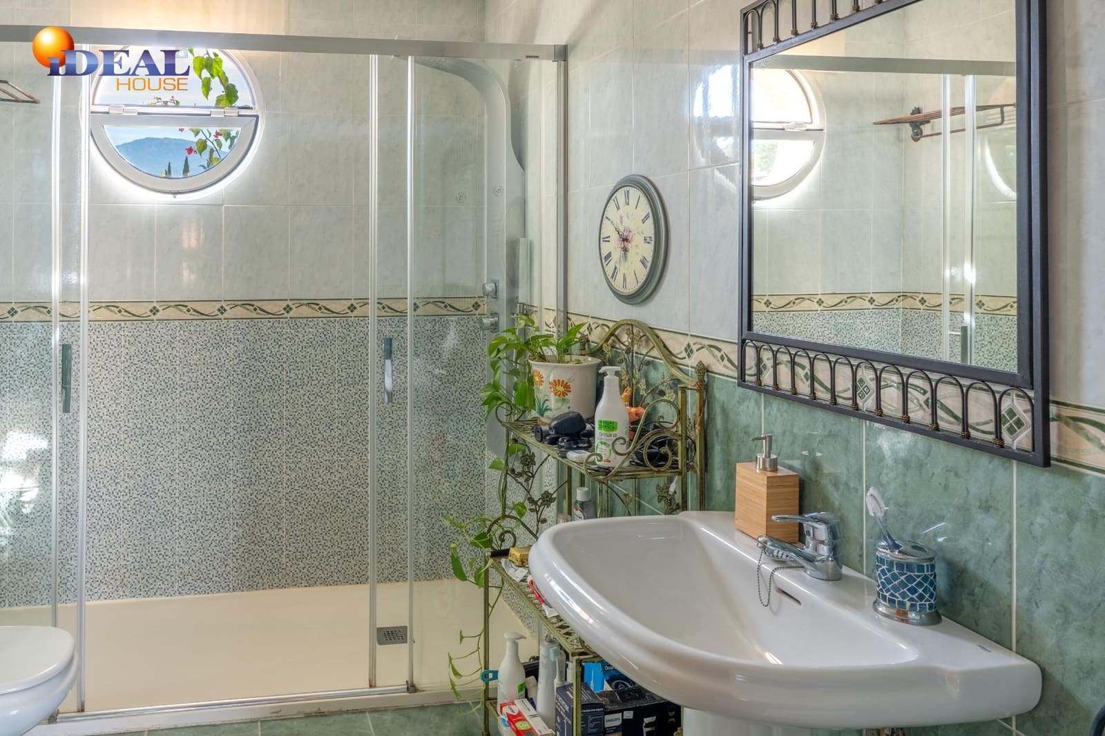 4 bedroom Semi-detached Villa for sale in Huetor Vega with pool garage - € 390,000 (Ref: 9434484)