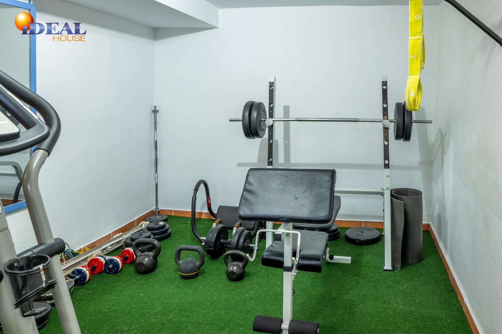 4 bedroom Semi-detached Villa for sale in Huetor Vega with pool garage - € 390,000 (Ref: 9434484)