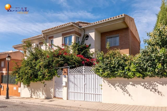 4 soveværelse Semi-Rækkehus til salg i Huétor Vega med swimmingpool garage - € 390.000 (Ref: 9434484)