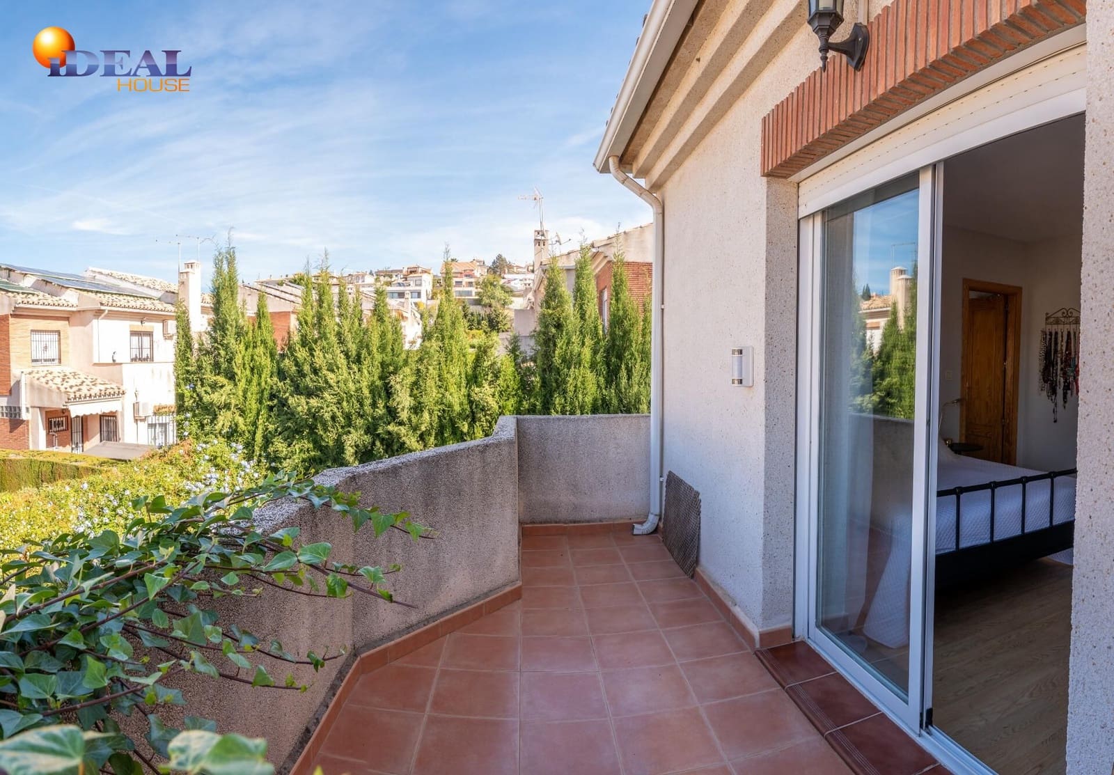 4 bedroom Semi-detached Villa for sale in Huetor Vega with pool garage - € 390,000 (Ref: 9434484)