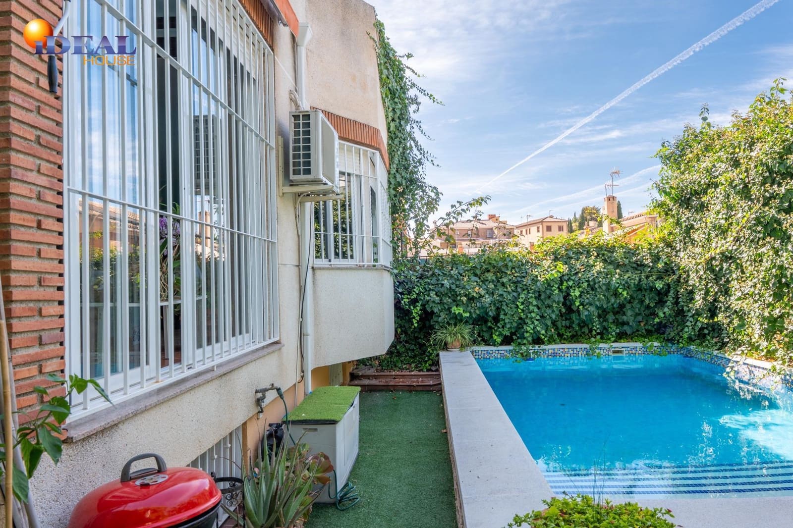 4 bedroom Semi-detached Villa for sale in Huetor Vega with pool garage - € 390,000 (Ref: 9434484)