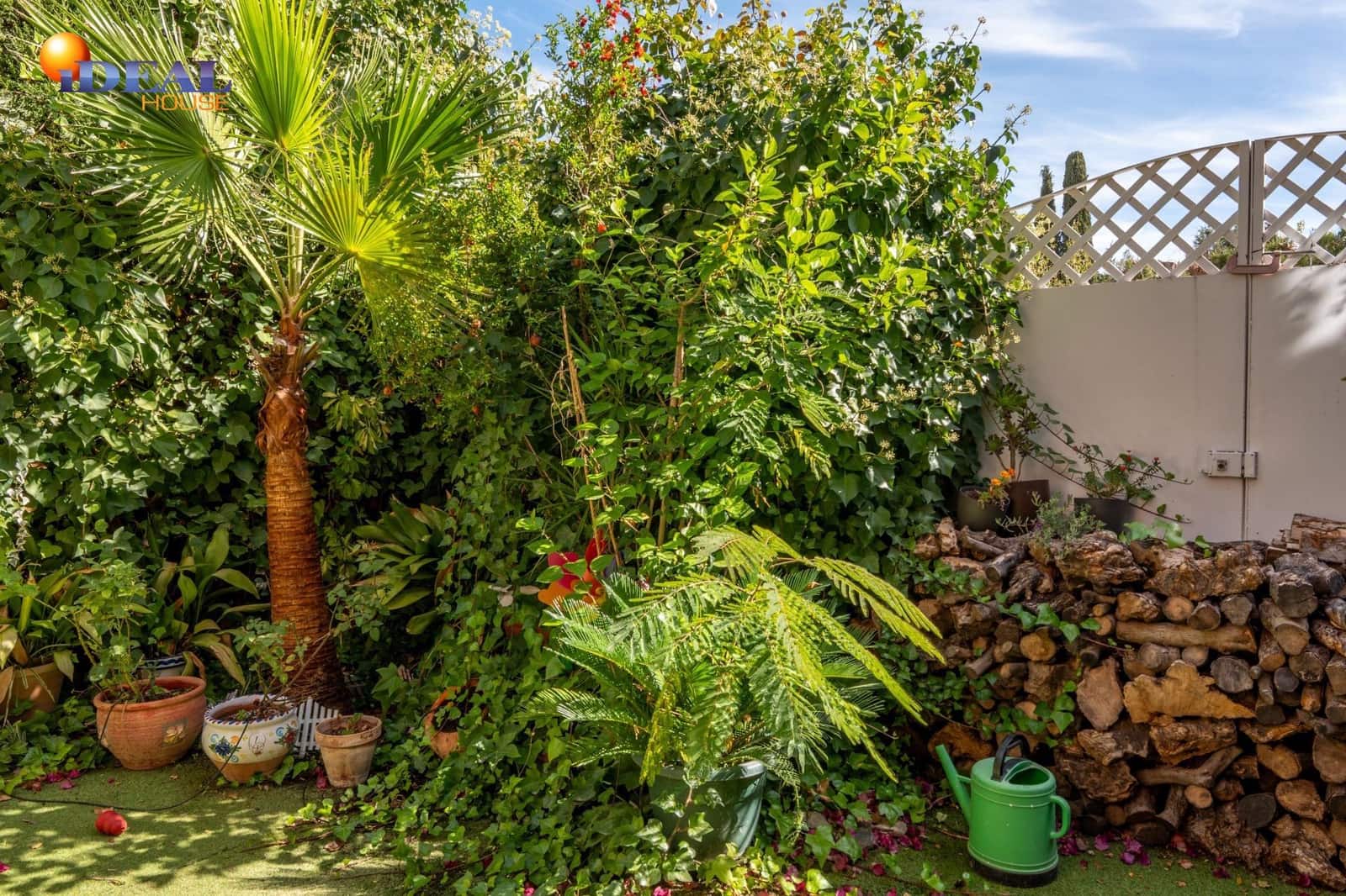 4 bedroom Semi-detached Villa for sale in Huetor Vega with pool garage - € 390,000 (Ref: 9434484)