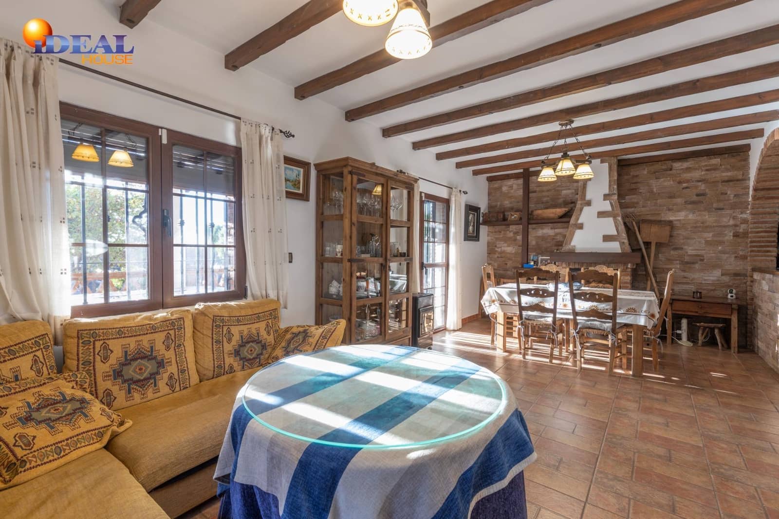 4 bedroom Villa for sale in Durcal with pool garage - € 319,000 (Ref: 9434486)