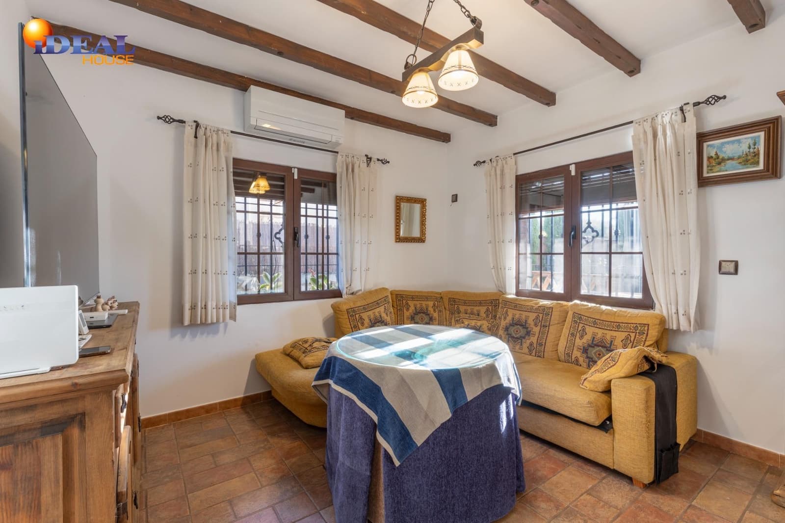 4 bedroom Villa for sale in Durcal with pool garage - € 319,000 (Ref: 9434486)