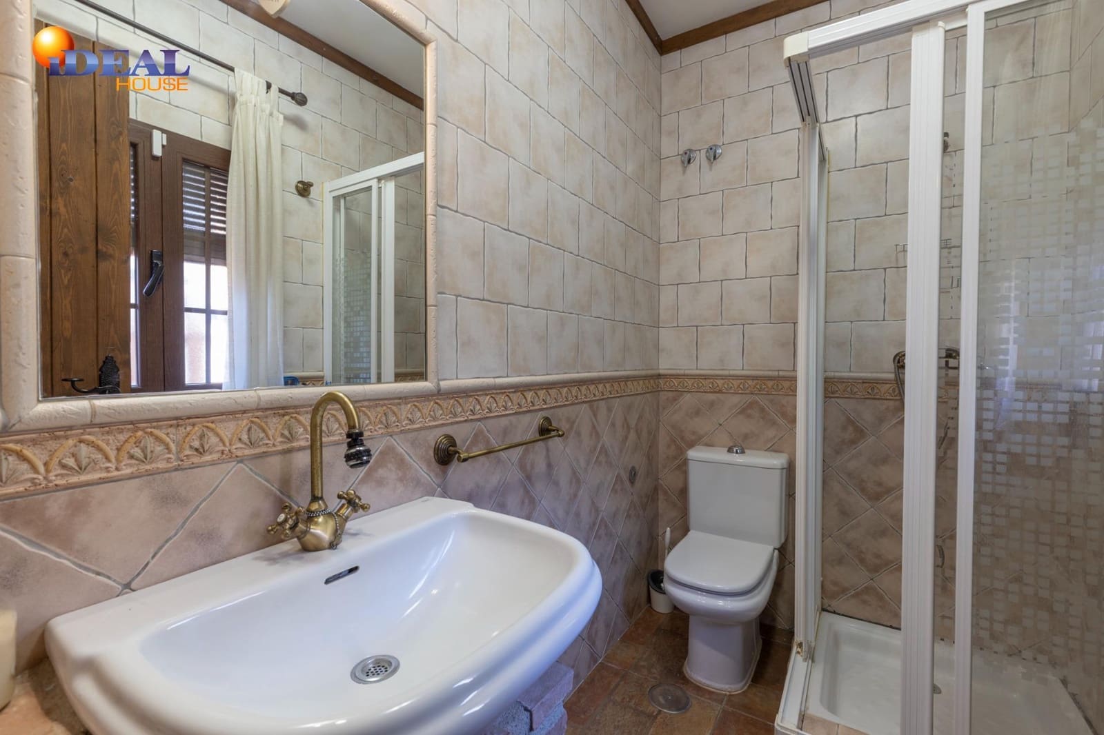 4 bedroom Villa for sale in Durcal with pool garage - € 319,000 (Ref: 9434486)