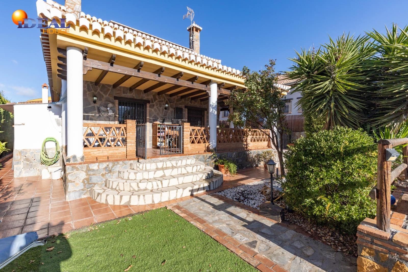 4 bedroom Villa for sale in Durcal with pool garage - € 319,000 (Ref: 9434486)