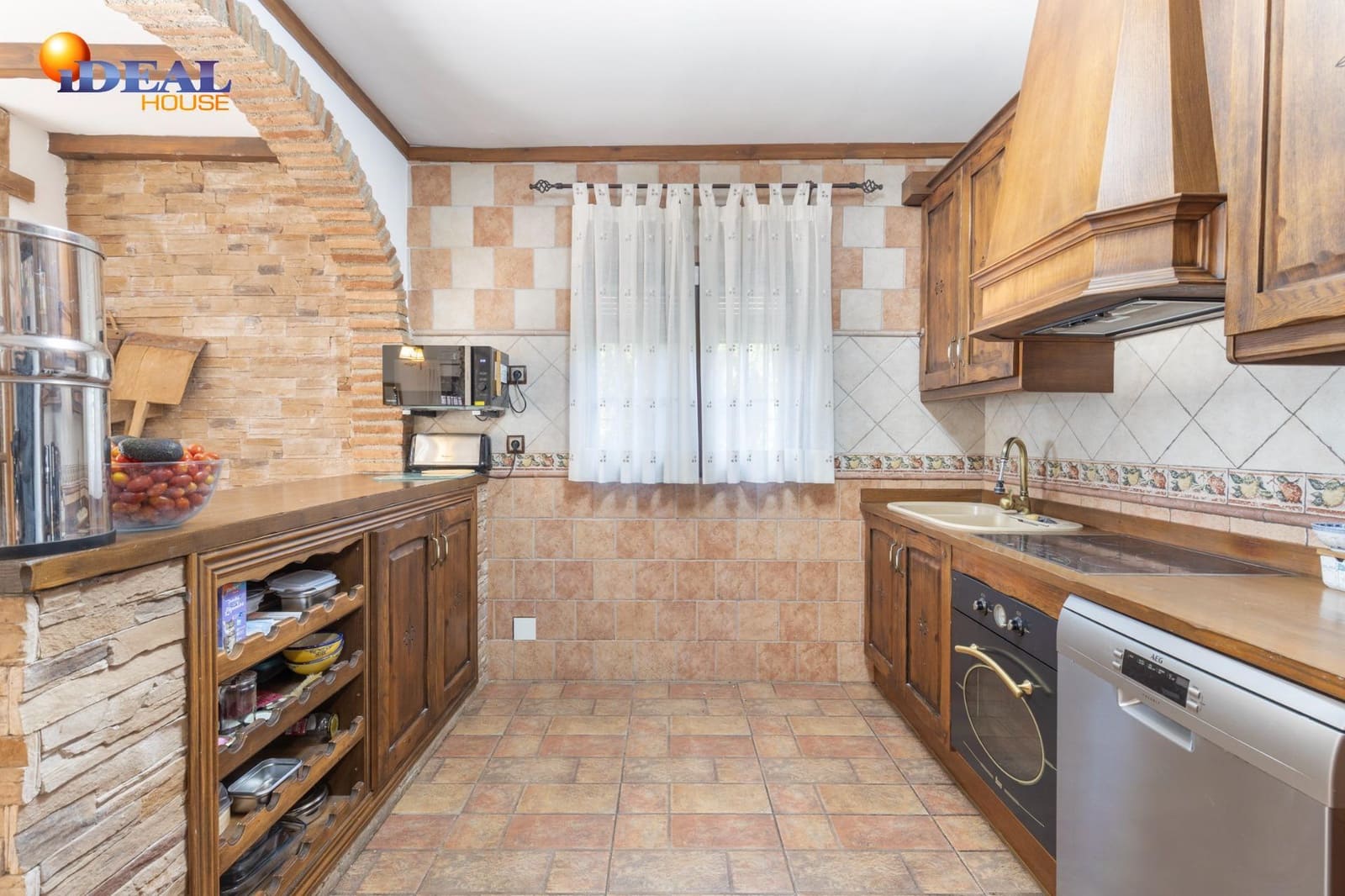 4 bedroom Villa for sale in Durcal with pool garage - € 319,000 (Ref: 9434486)