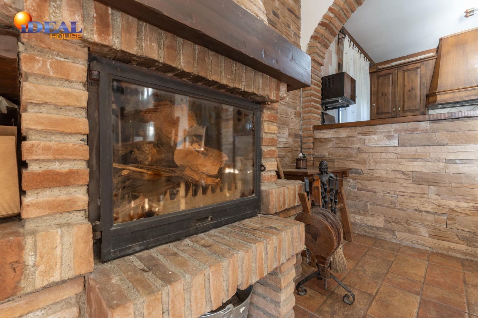 4 bedroom Villa for sale in Durcal with pool garage - € 319,000 (Ref: 9434486)