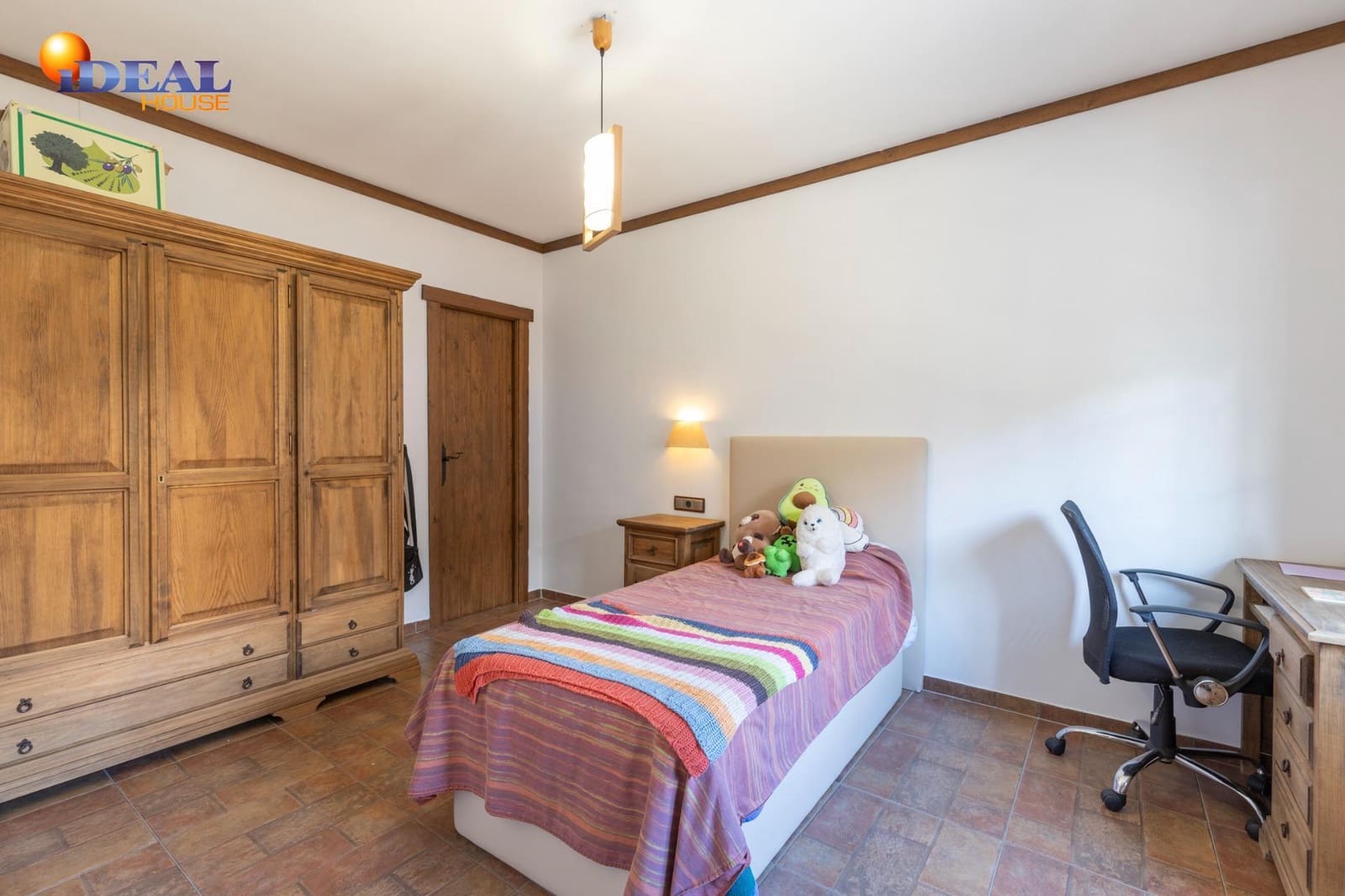 4 bedroom Villa for sale in Durcal with pool garage - € 319,000 (Ref: 9434486)