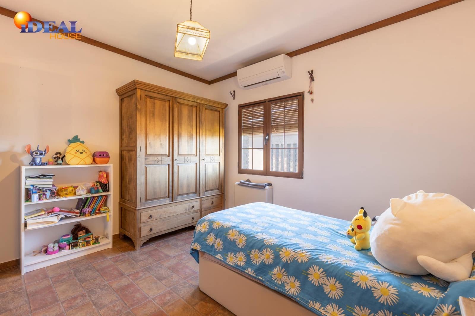 4 bedroom Villa for sale in Durcal with pool garage - € 319,000 (Ref: 9434486)