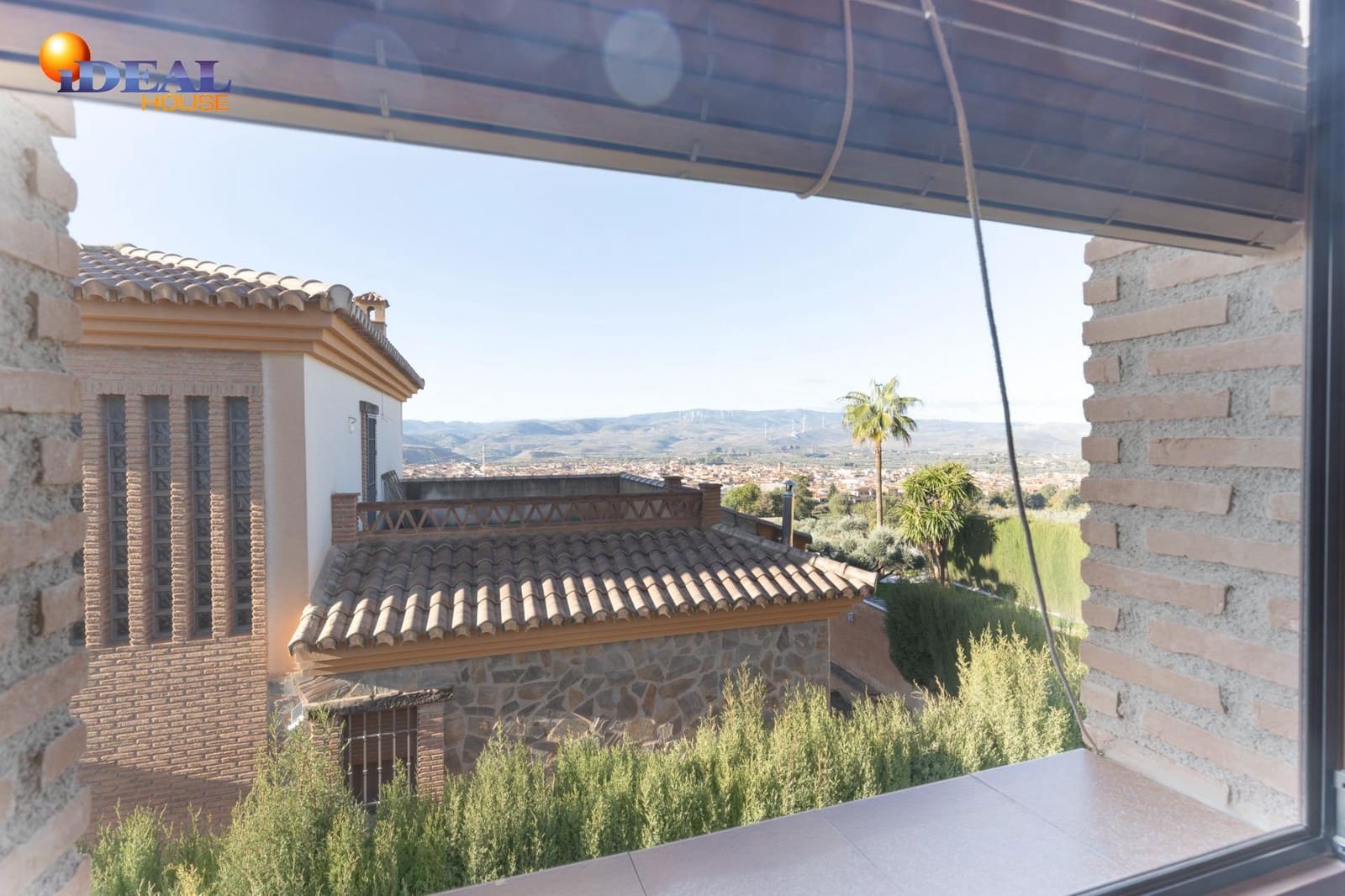 4 bedroom Villa for sale in Durcal with pool garage - € 319,000 (Ref: 9434486)