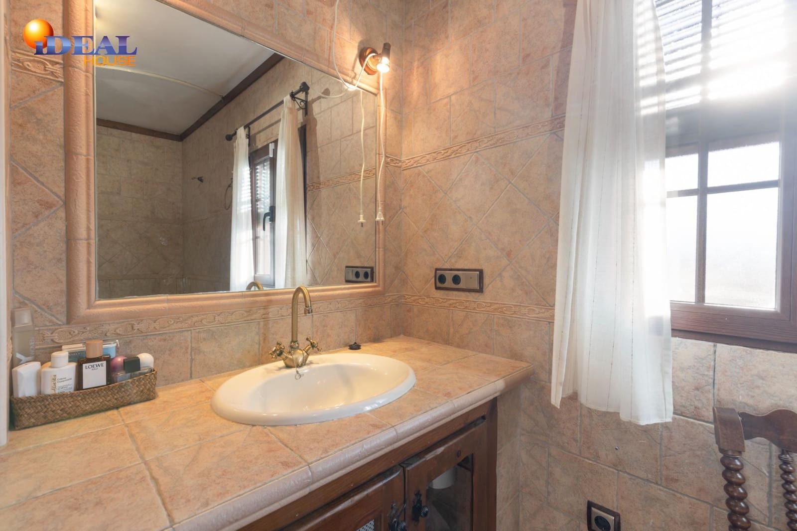 4 bedroom Villa for sale in Durcal with pool garage - € 319,000 (Ref: 9434486)