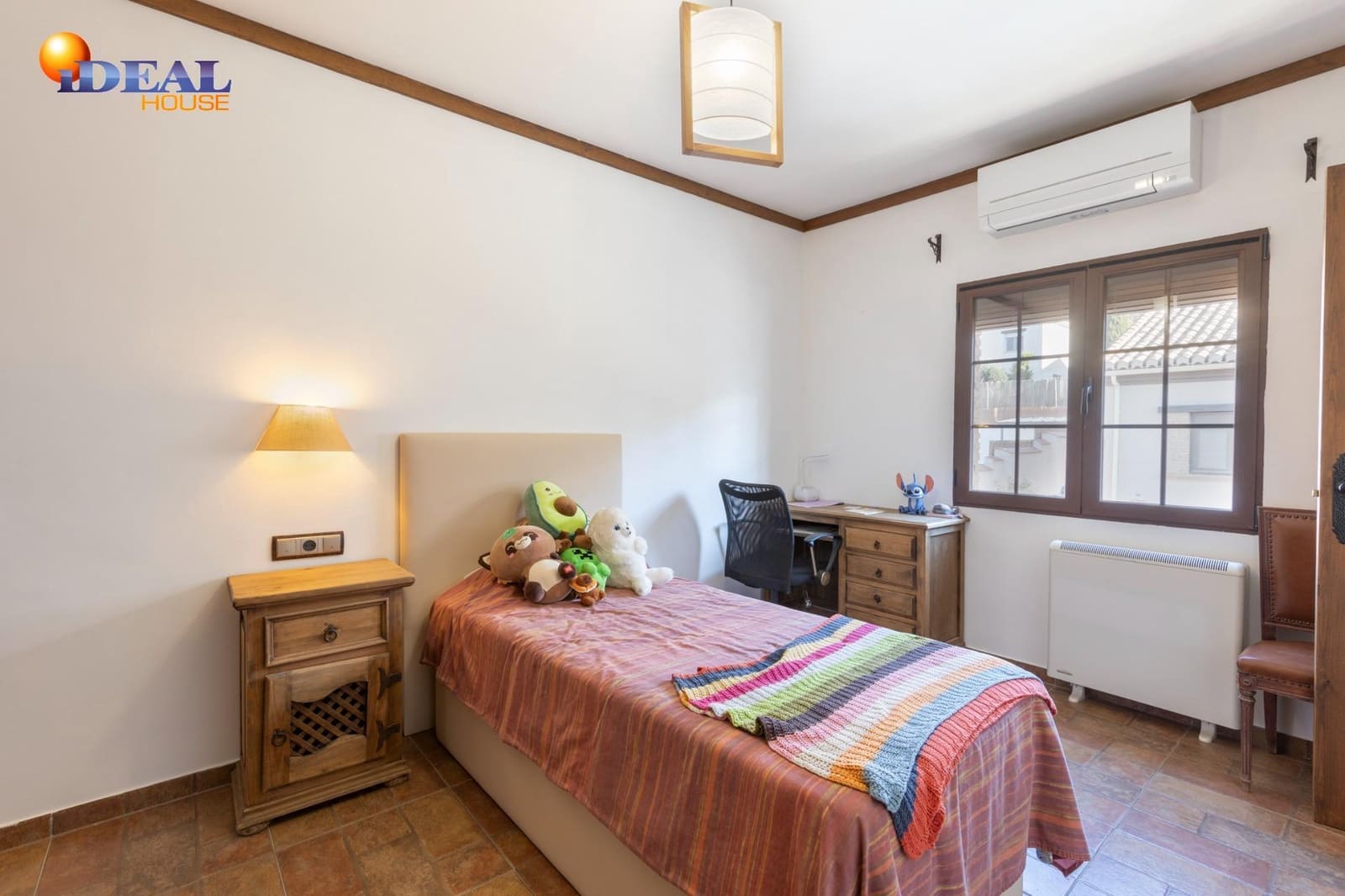 4 bedroom Villa for sale in Durcal with pool garage - € 319,000 (Ref: 9434486)