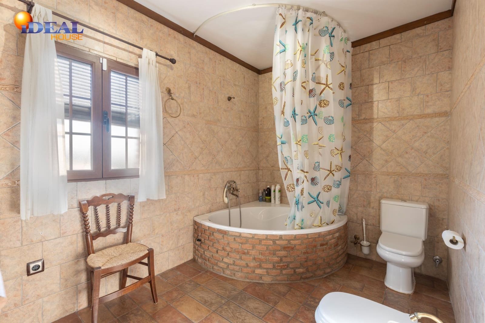 4 bedroom Villa for sale in Durcal with pool garage - € 319,000 (Ref: 9434486)