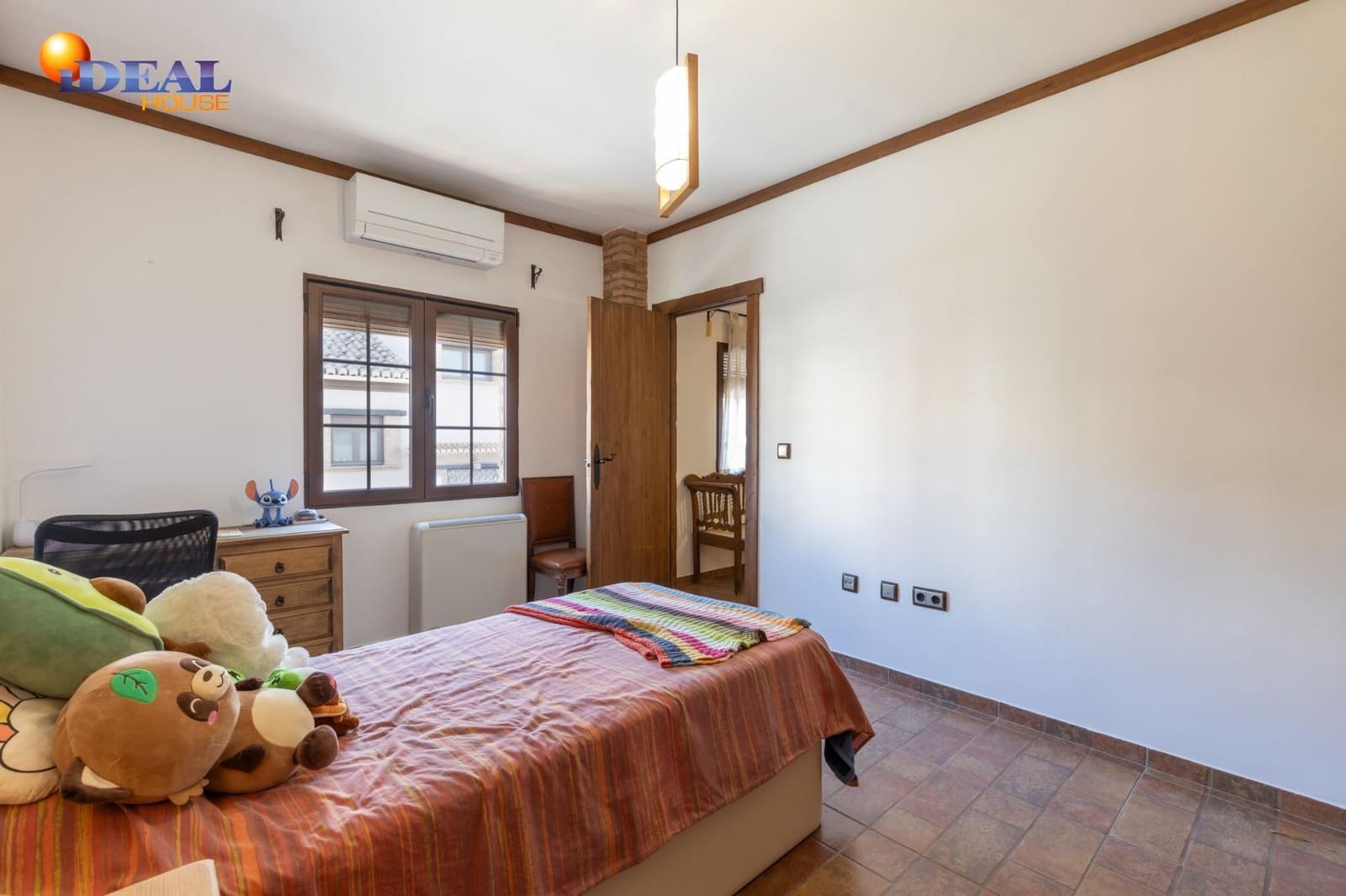 4 bedroom Villa for sale in Durcal with pool garage - € 319,000 (Ref: 9434486)