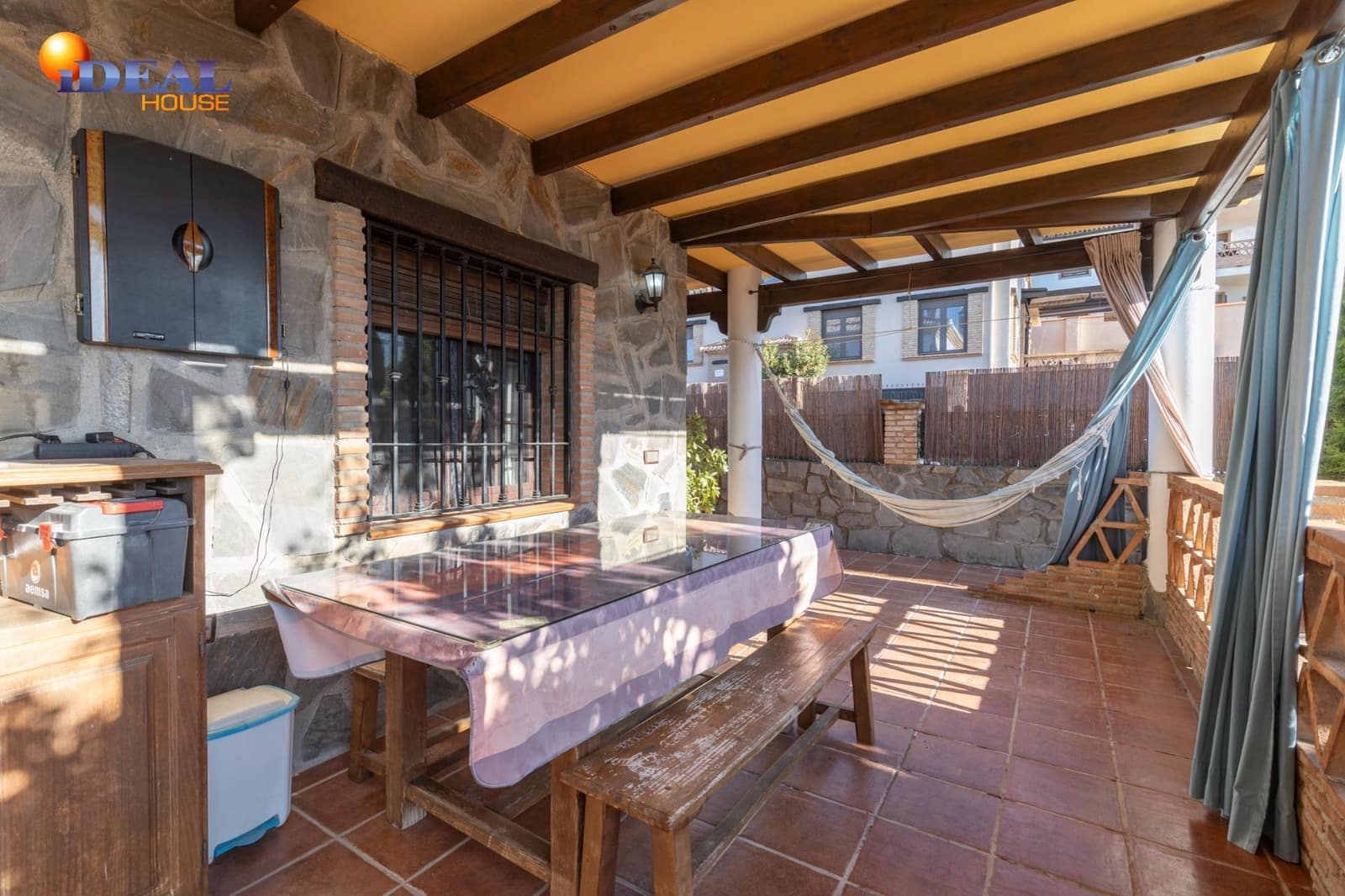 4 bedroom Villa for sale in Durcal with pool garage - € 319,000 (Ref: 9434486)