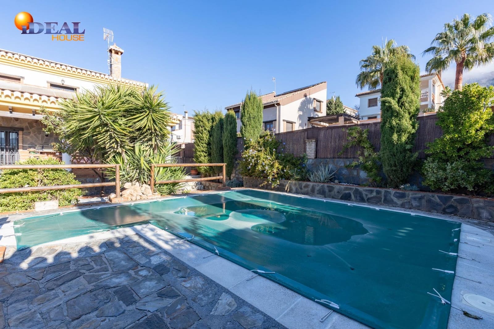 4 bedroom Villa for sale in Durcal with pool garage - € 319,000 (Ref: 9434486)