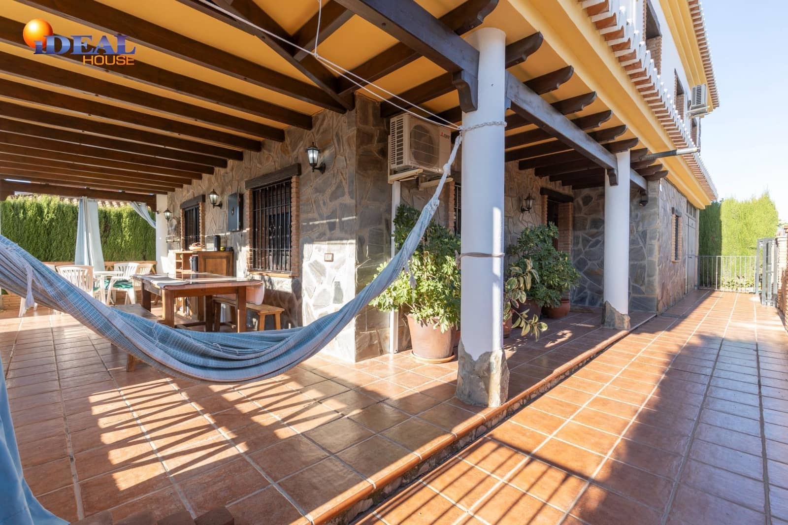 4 bedroom Villa for sale in Durcal with pool garage - € 319,000 (Ref: 9434486)