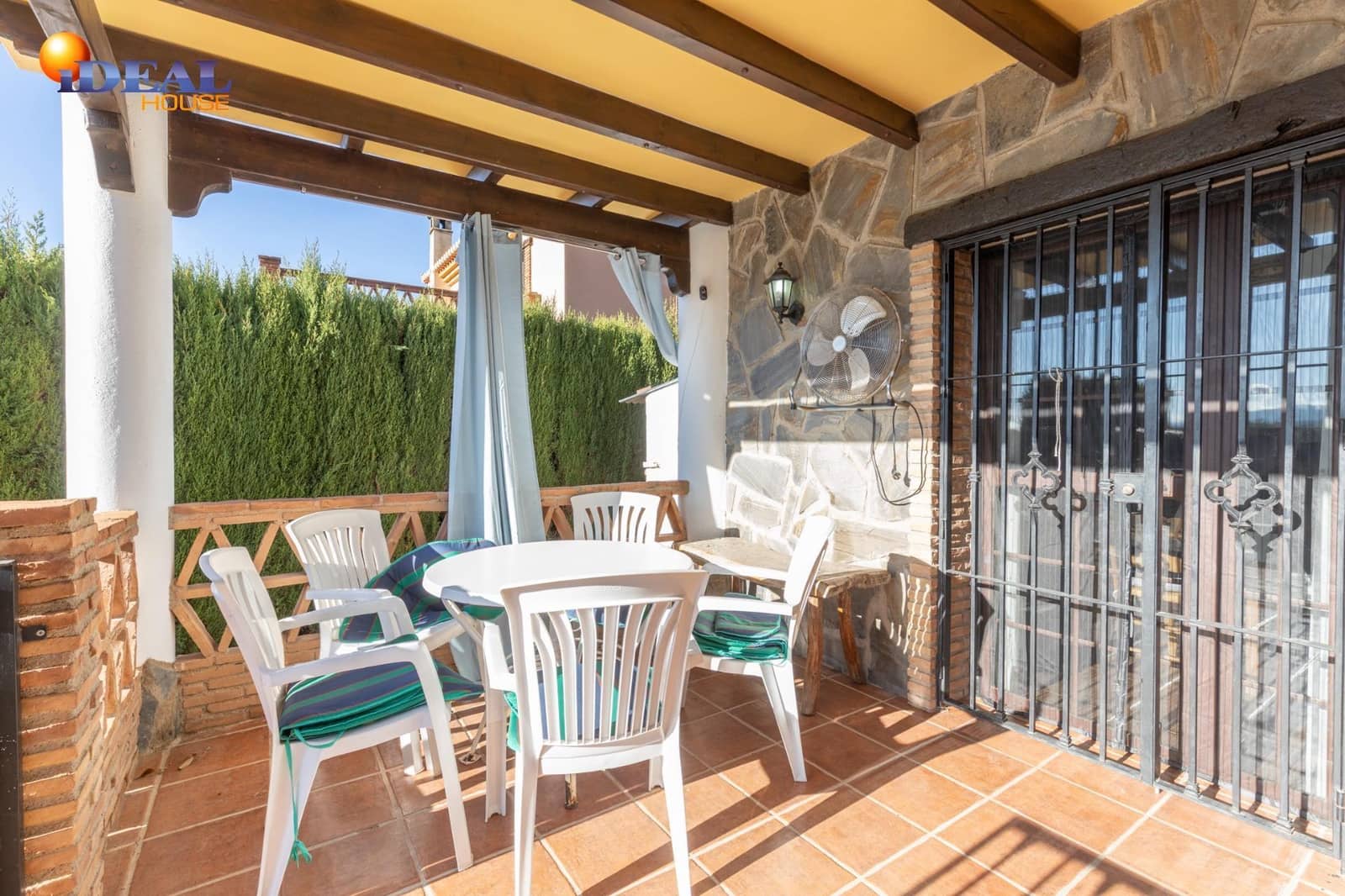 4 bedroom Villa for sale in Durcal with pool garage - € 319,000 (Ref: 9434486)