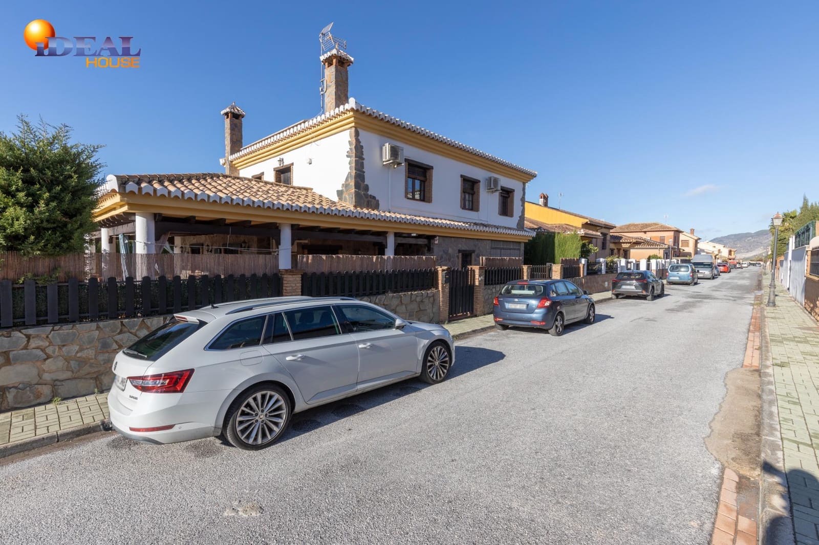 4 bedroom Villa for sale in Durcal with pool garage - € 319,000 (Ref: 9434486)