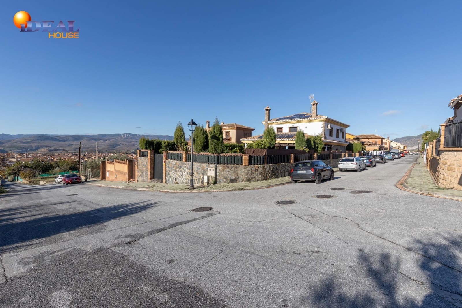 4 bedroom Villa for sale in Durcal with pool garage - € 319,000 (Ref: 9434486)