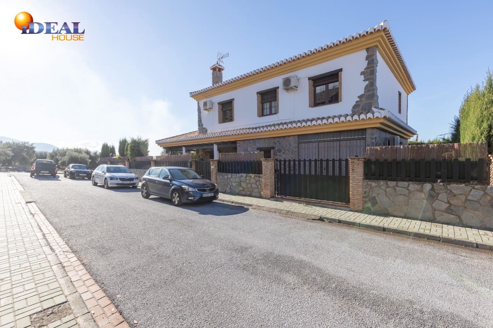 4 bedroom Villa for sale in Durcal with pool garage - € 319,000 (Ref: 9434486)