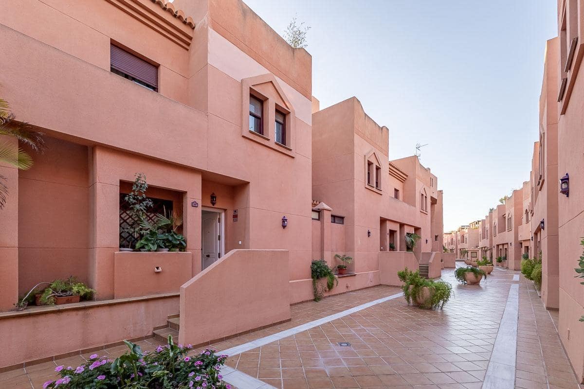 5 sovrum Radhus till salu i Motril med pool garage - 587 000 € (Ref: 9434488)