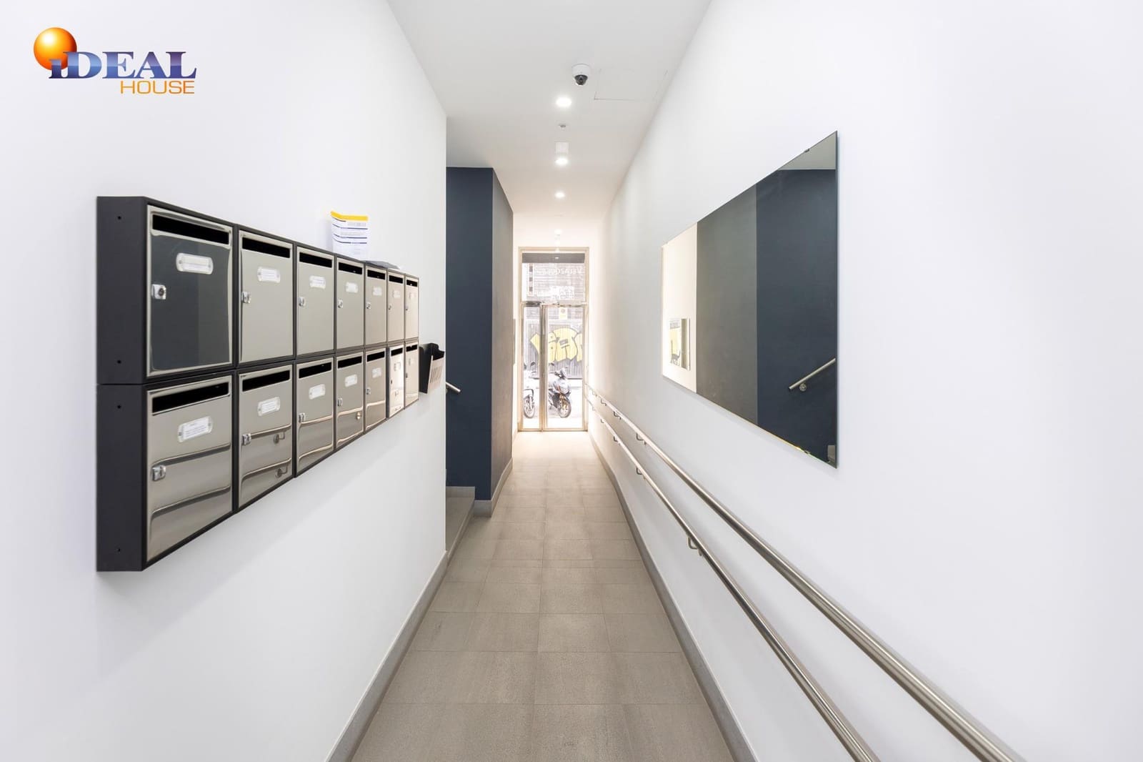 4 bedroom Flat for sale in Granada city with garage - € 590,000 (Ref: 9434490)