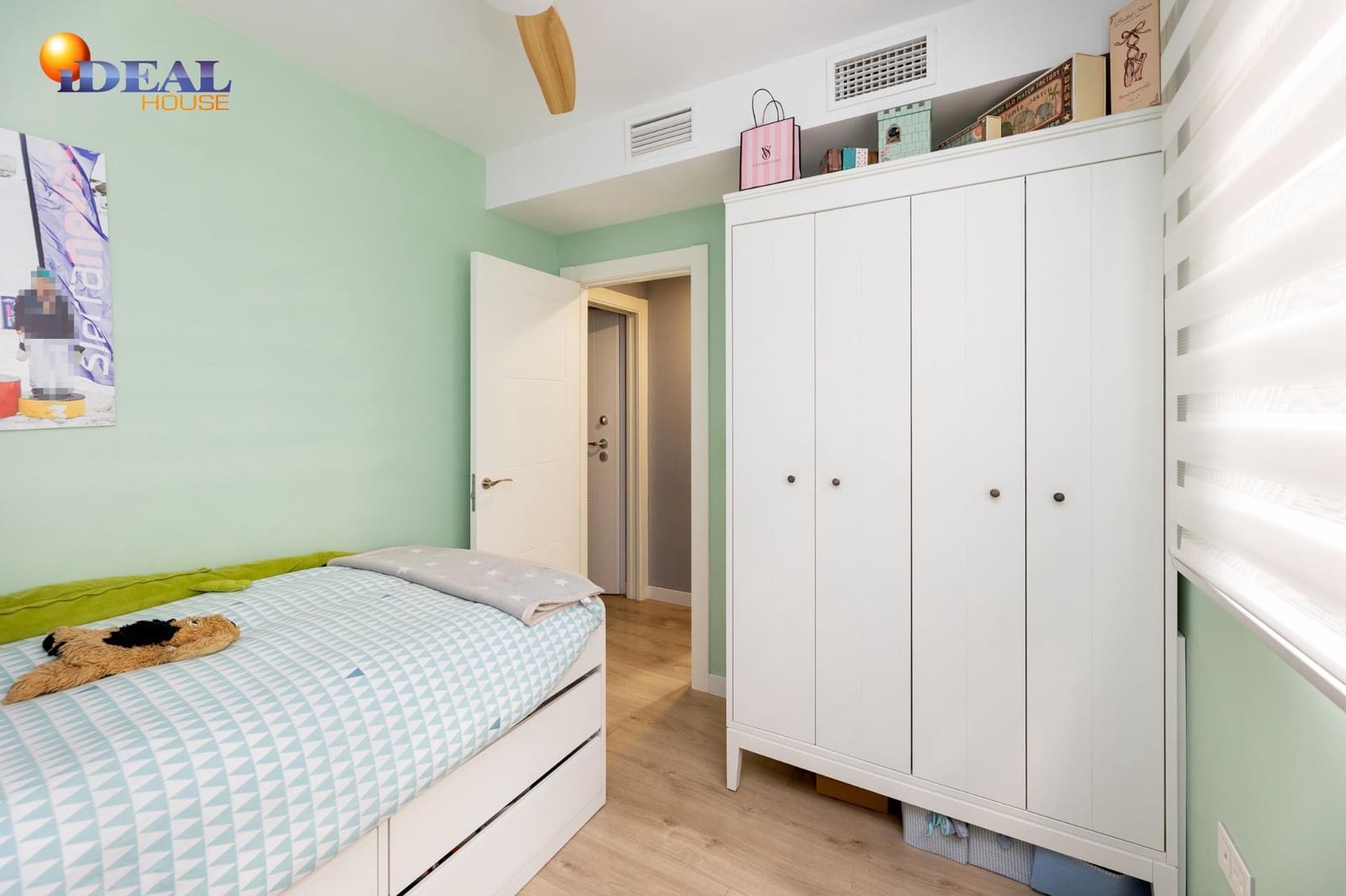 4 bedroom Flat for sale in Granada city with garage - € 590,000 (Ref: 9434490)