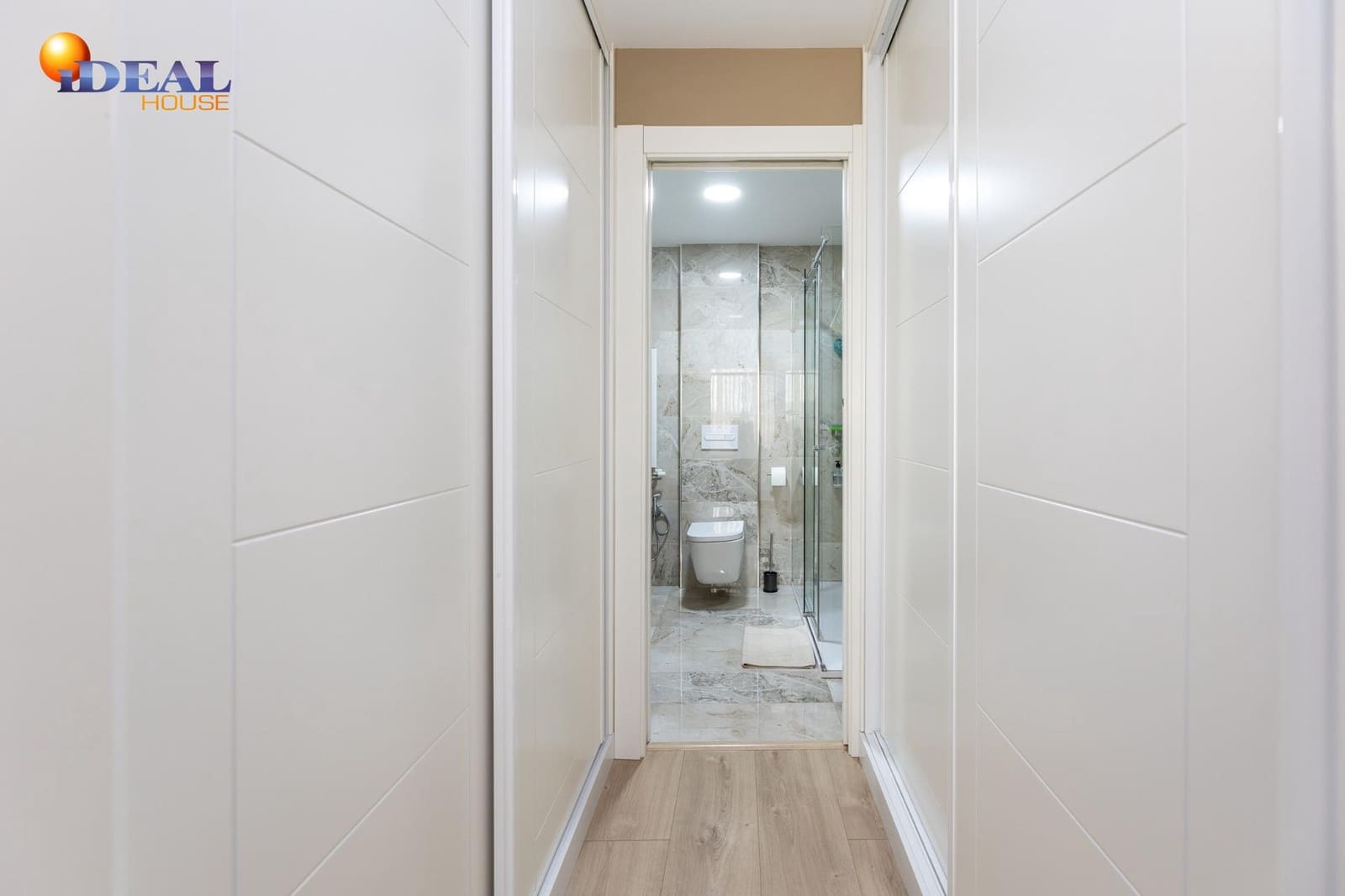 4 bedroom Flat for sale in Granada city with garage - € 590,000 (Ref: 9434490)